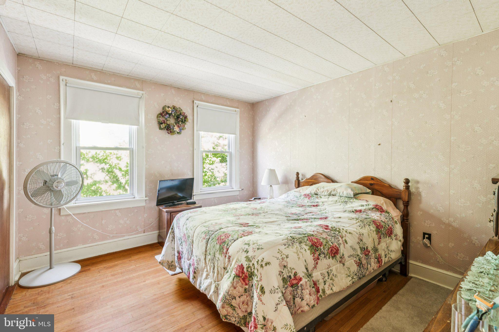 375 Church Road Jenkintown, PA 19046 - Photo 44 of 69 a bed sitting in a spacious bedroom next to a window
