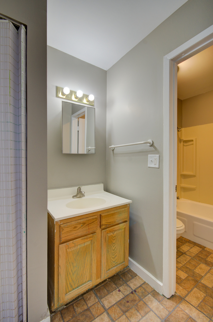 1603 Reckinger Road, Unit 302 Aurora, IL 60505 - Photo 15 of 19
