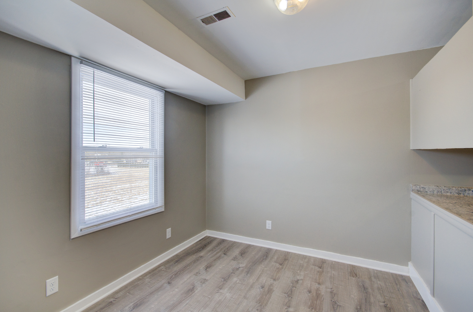 1603 Reckinger Road, Unit 302 Aurora, IL 60505 - Photo 7 of 19