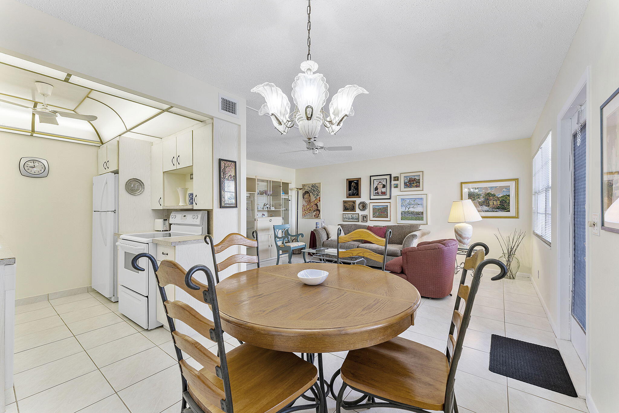 3027 Guildford East Boca Raton, FL 33434 - Photo 12 of 37 CV 21