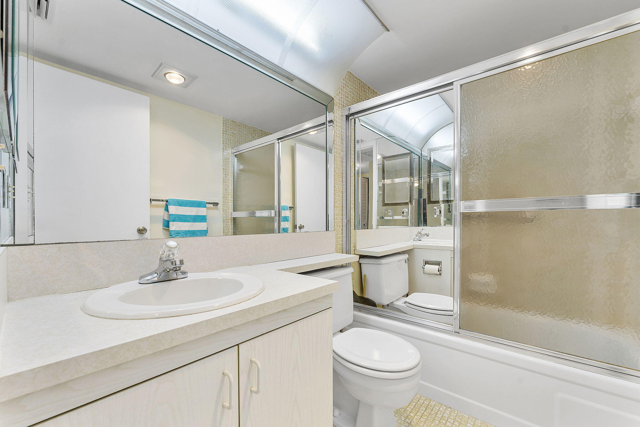 3027 Guildford East Boca Raton, FL 33434 - Photo 21 of 37 CV 27