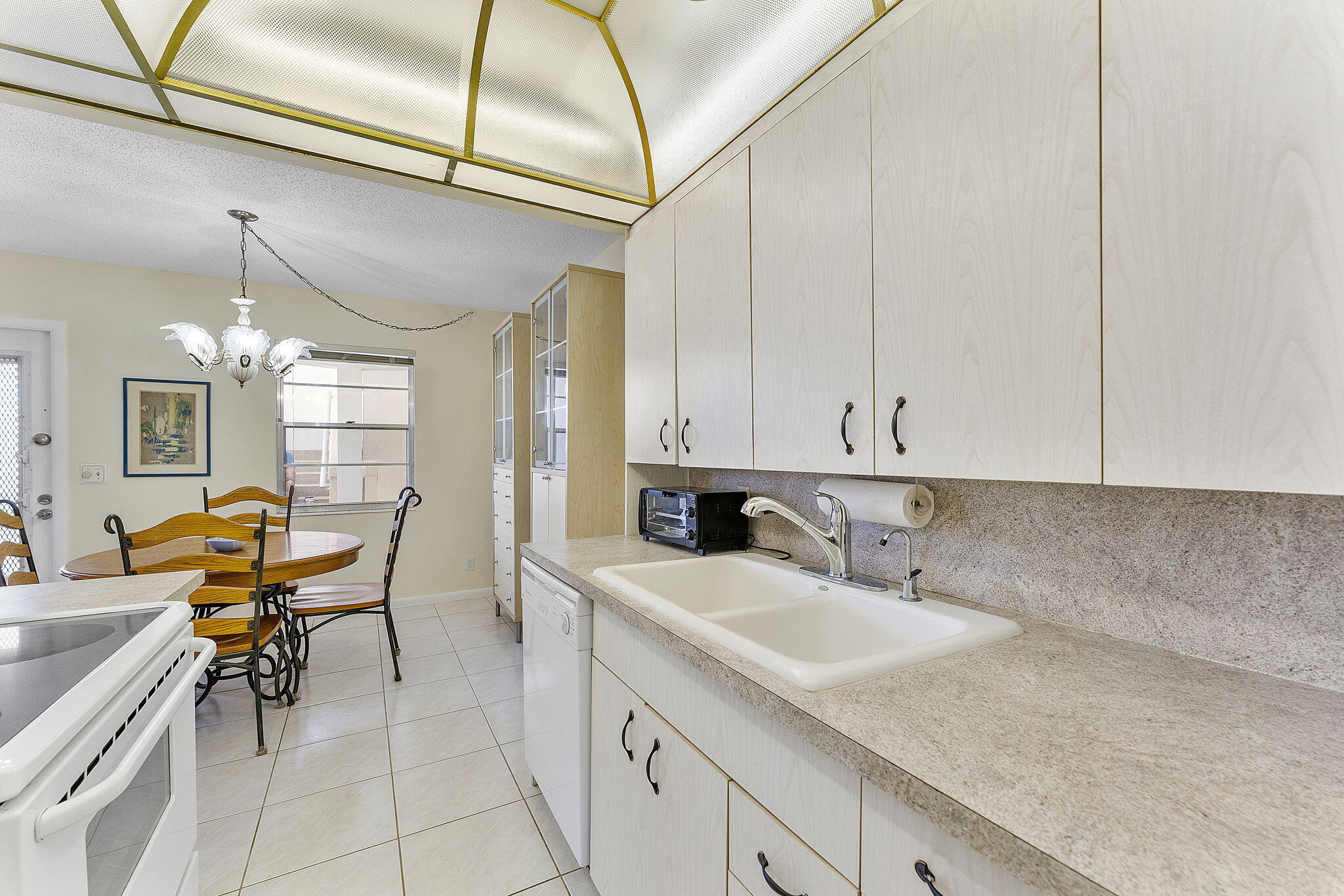 3027 Guildford East Boca Raton, FL 33434 - Photo 7 of 37 CV 24