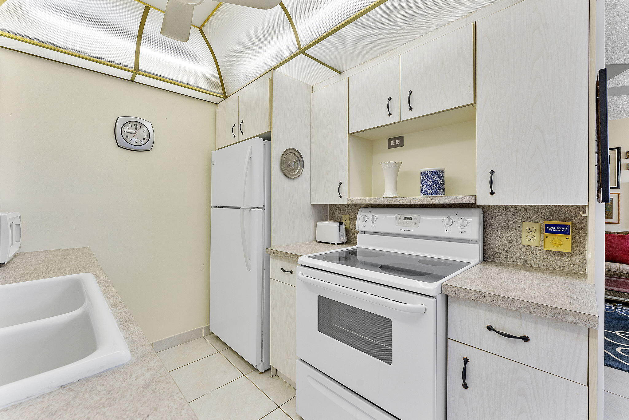 3027 Guildford East Boca Raton, FL 33434 - Photo 8 of 37 CV 25