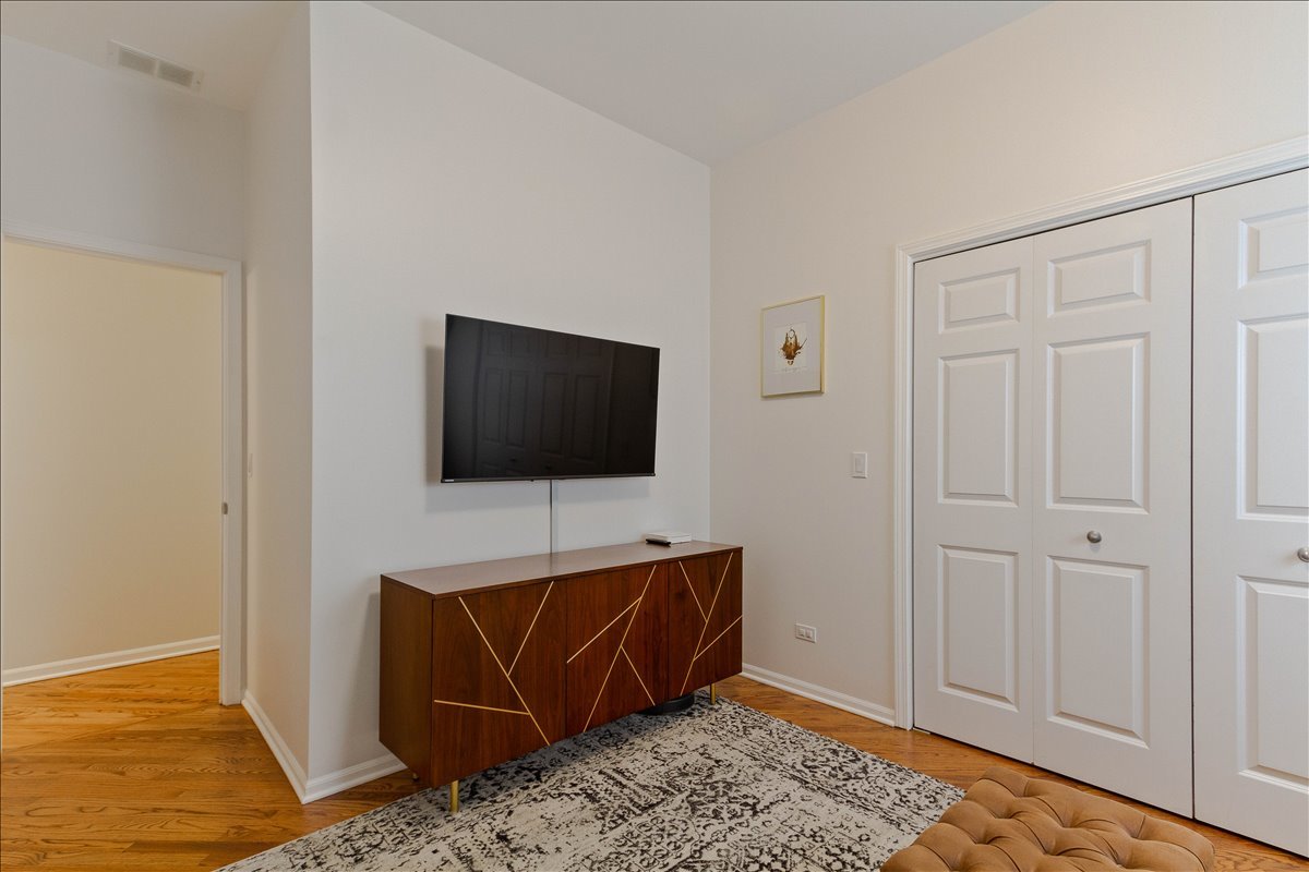 7028 North Ridge Boulevard, Unit 2S Chicago, IL 60645 - Photo 16 of 25