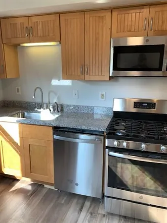 $2,100 | 522 View Street, St. Paul, MN 55102