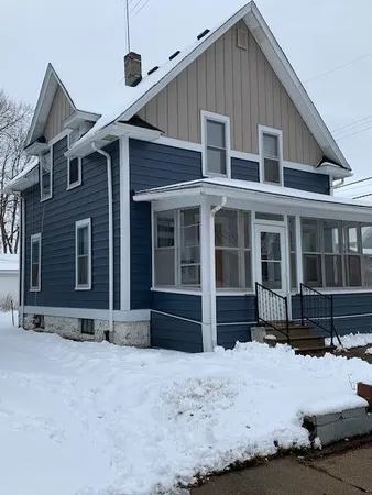 $2,100 | 522 View Street, St. Paul, MN 55102