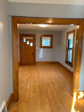 $2,100 | 522 View Street, St. Paul, MN 55102