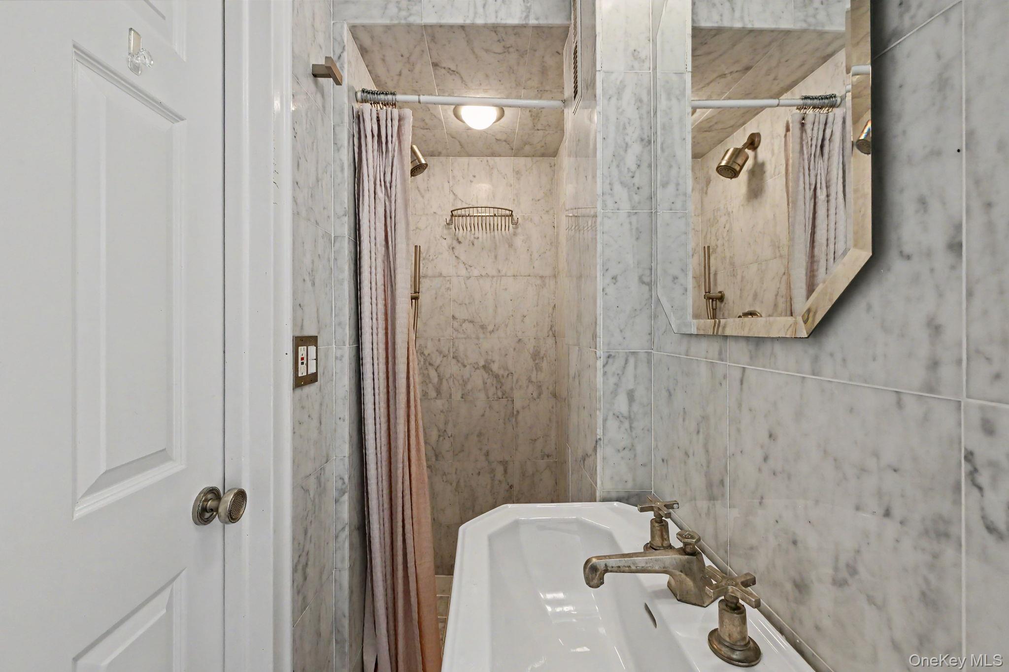 192 Garth Road, Unit TM Scarsdale, NY 10583 - Photo 16 of 34 Primary En-suite bathroom with shower