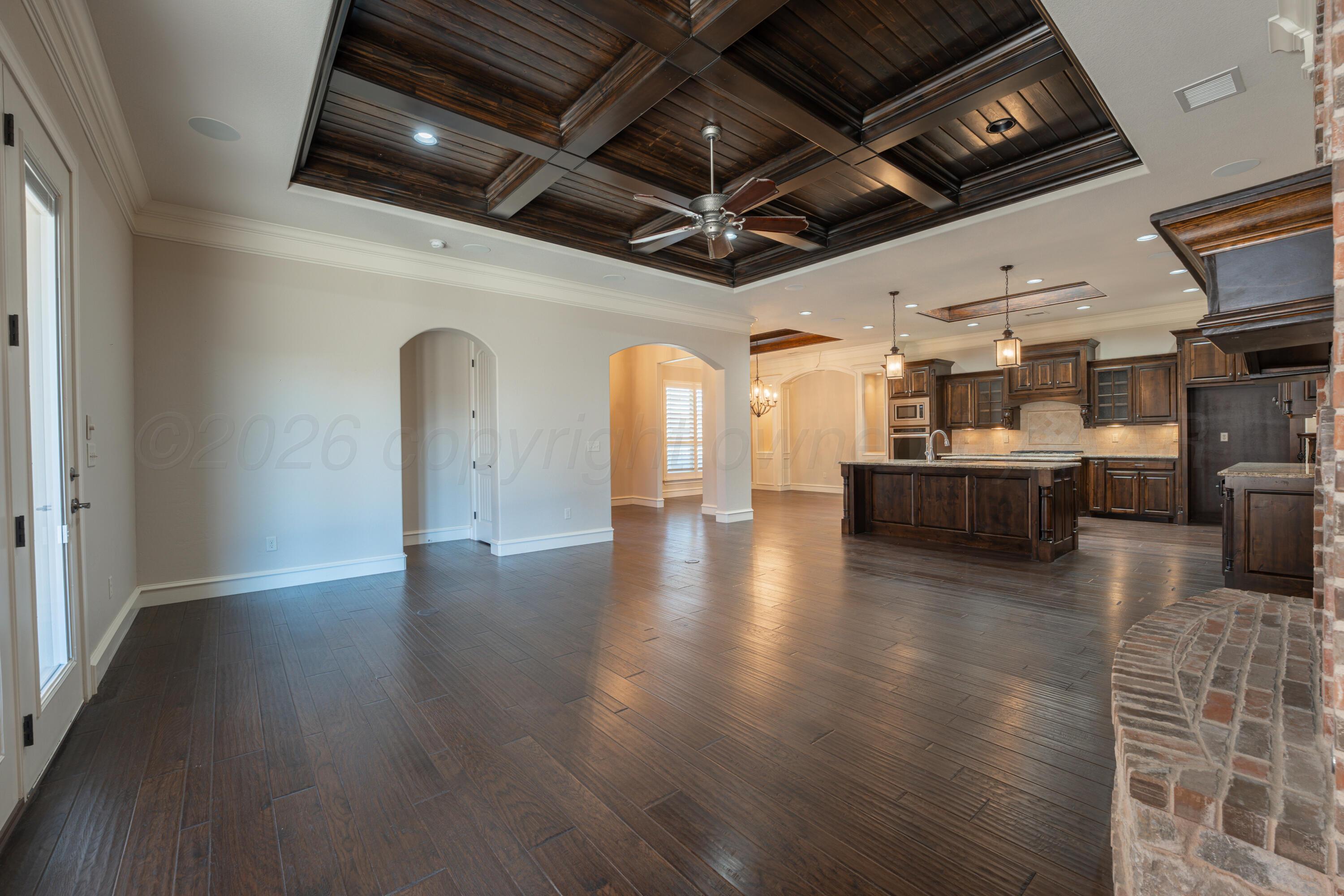 212 Banks Drive Amarillo, TX 79124 - Photo 12 of 37 12 LIVING