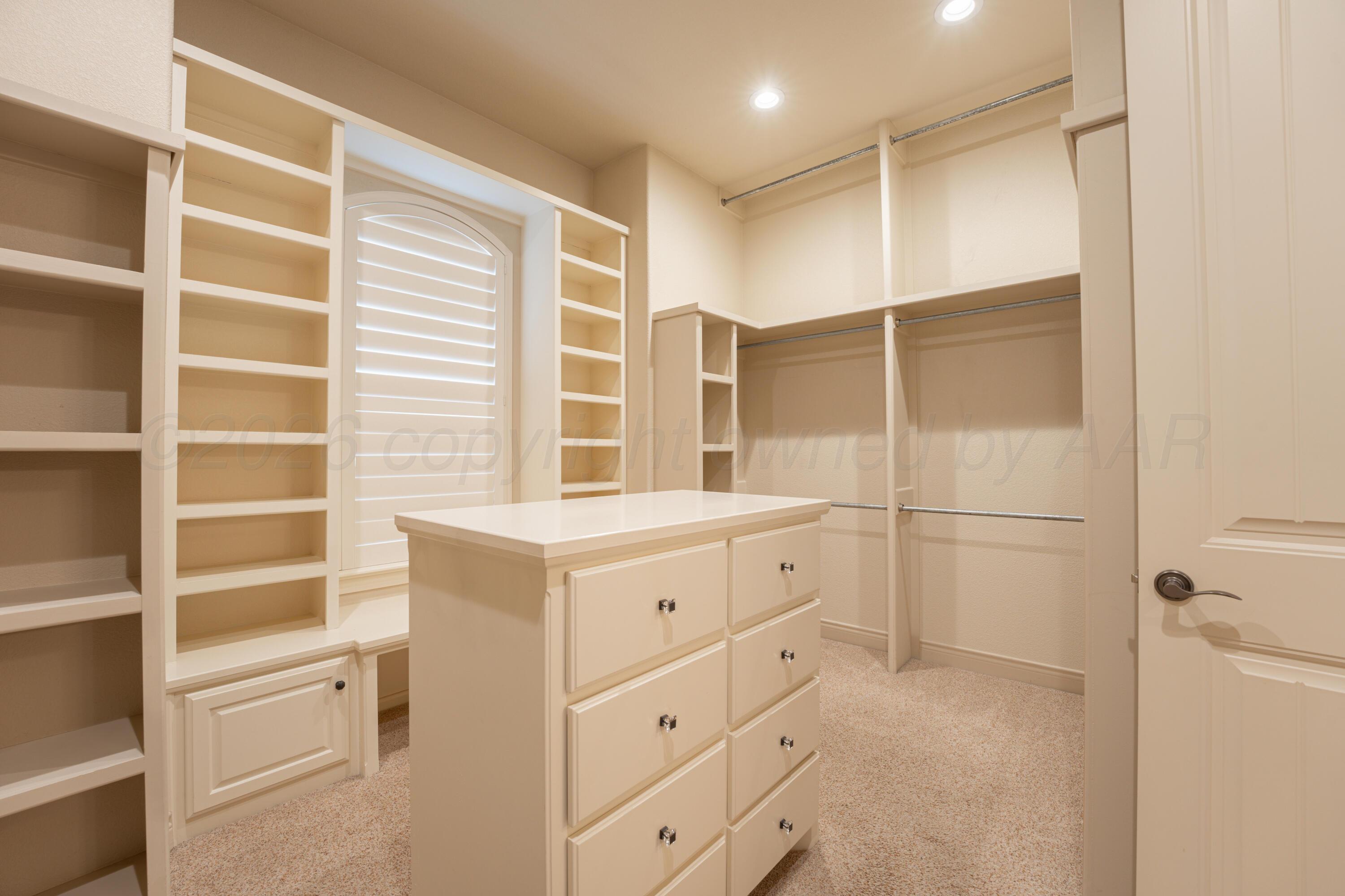 212 Banks Drive Amarillo, TX 79124 - Photo 21 of 37 21 PRIMARY CLOSET