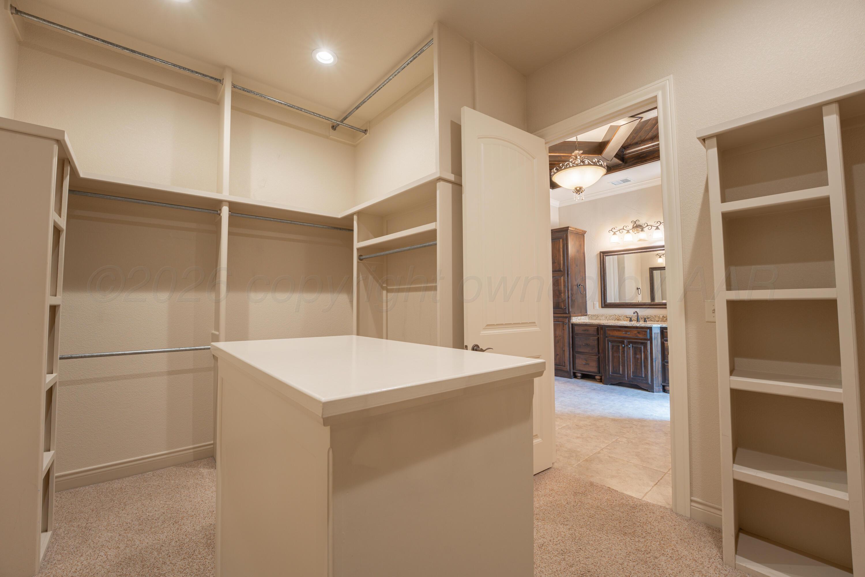 212 Banks Drive Amarillo, TX 79124 - Photo 22 of 37 22 PRIMARY CLOSET