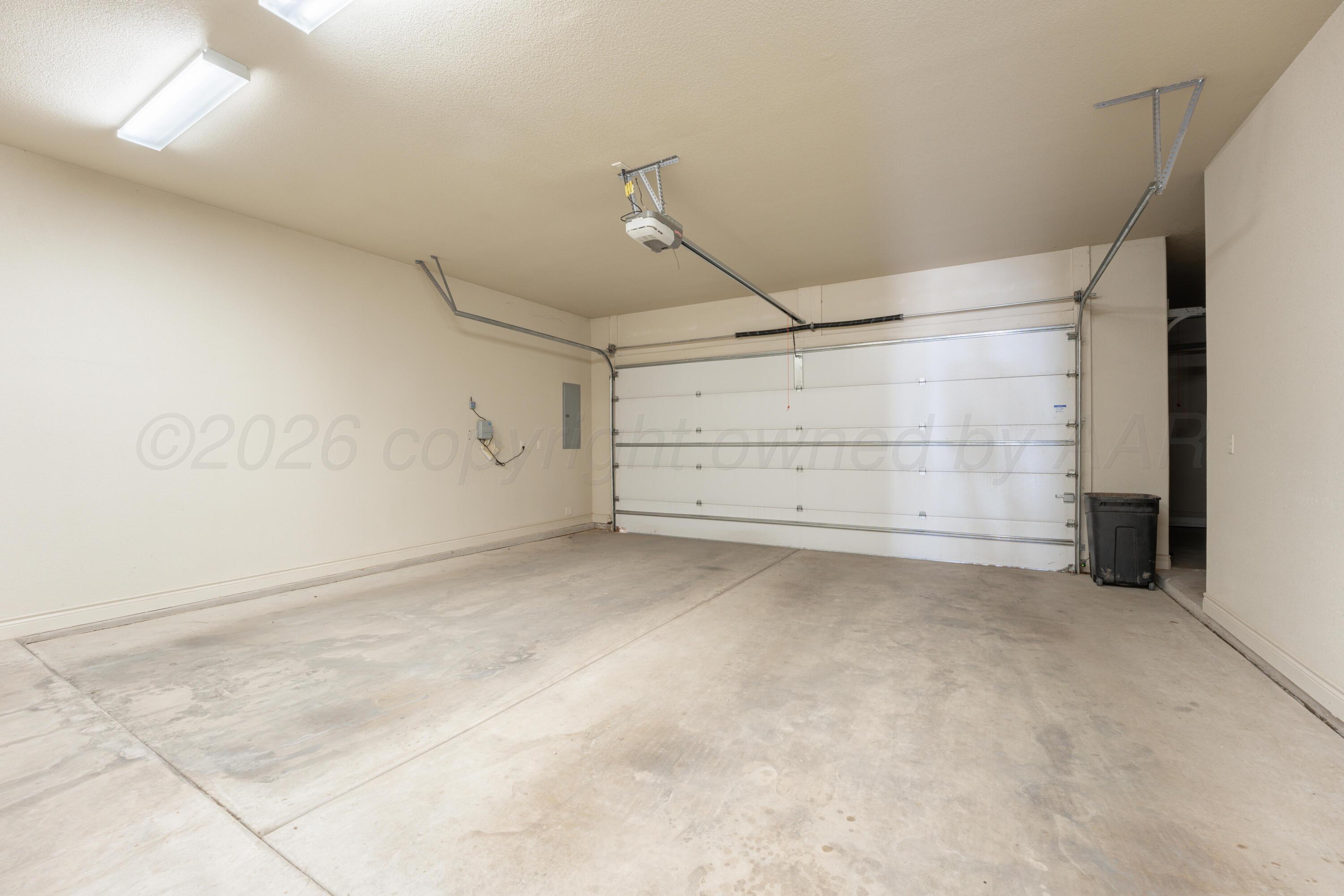 212 Banks Drive Amarillo, TX 79124 - Photo 33 of 37 33 GARAGE