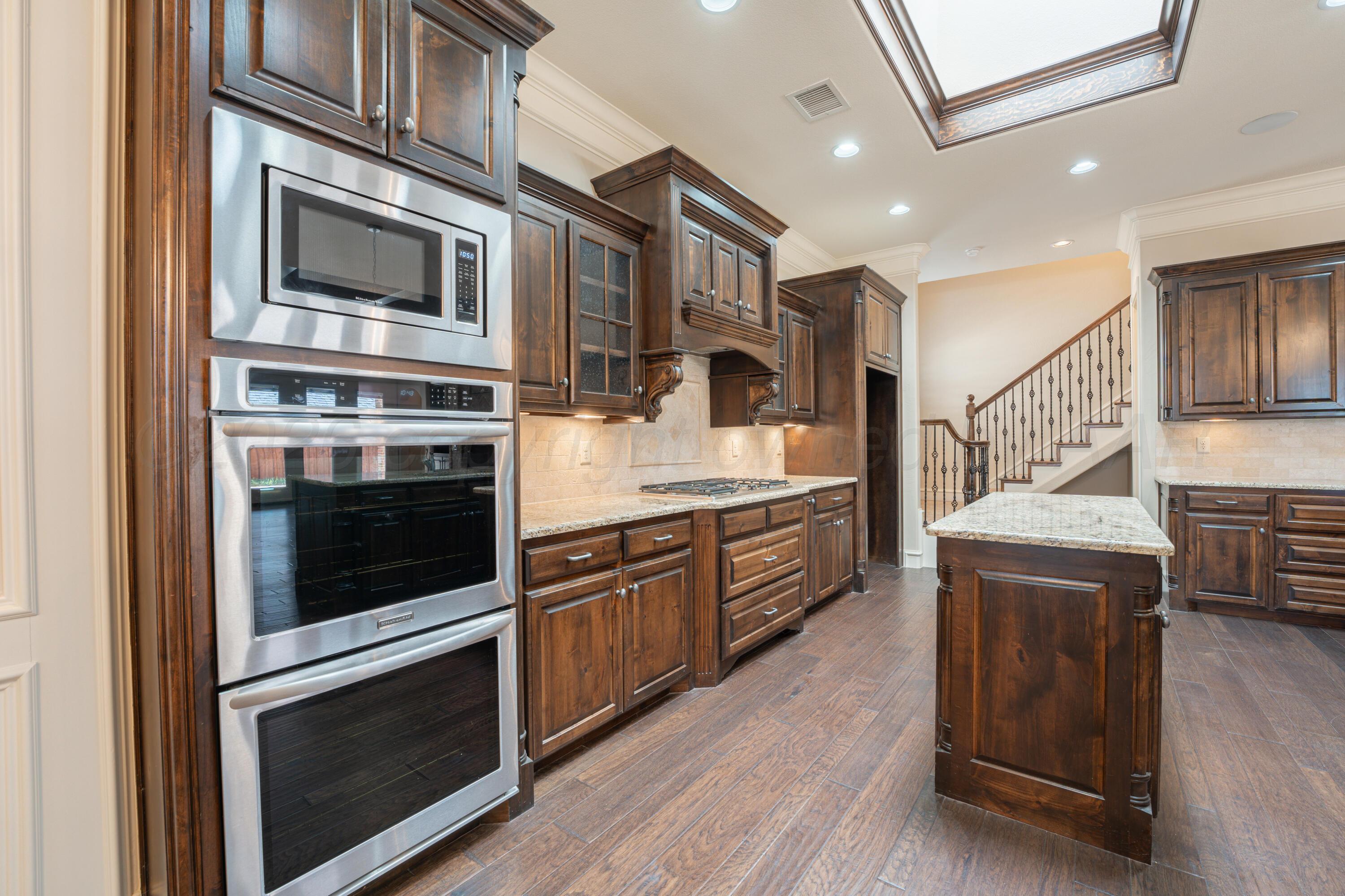 212 Banks Drive Amarillo, TX 79124 - Photo 8 of 37 8 KITCHEN