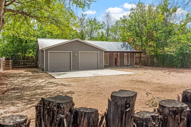 a house view with backyard space