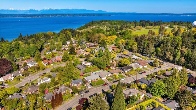 $1,700,000 | 3639 West Viewmont Way West, Seattle, WA 98199