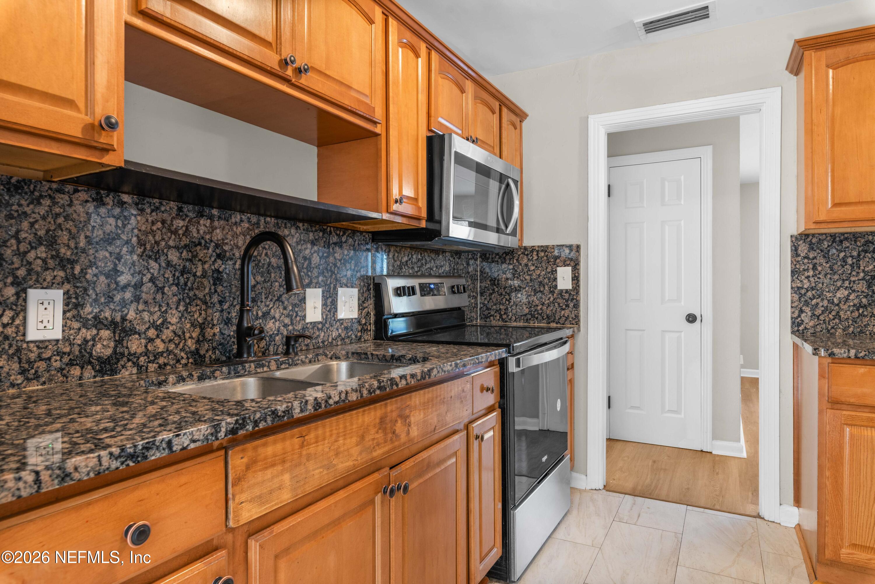 5247 Cleveland Road Jacksonville, FL 32209 - Photo 5 of 37 5247 Cleveland Rd-13