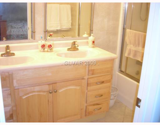 190 White Butte Street Henderson, NV 89012 - Photo 11 of 11 Master Bath/Spa.