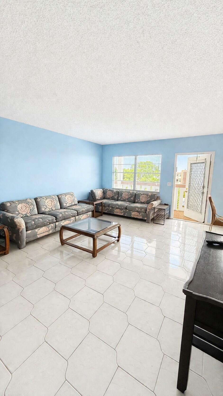 4024 Wolverton East Boca Raton, FL 33434 - Photo 5 of 13 4024 004a