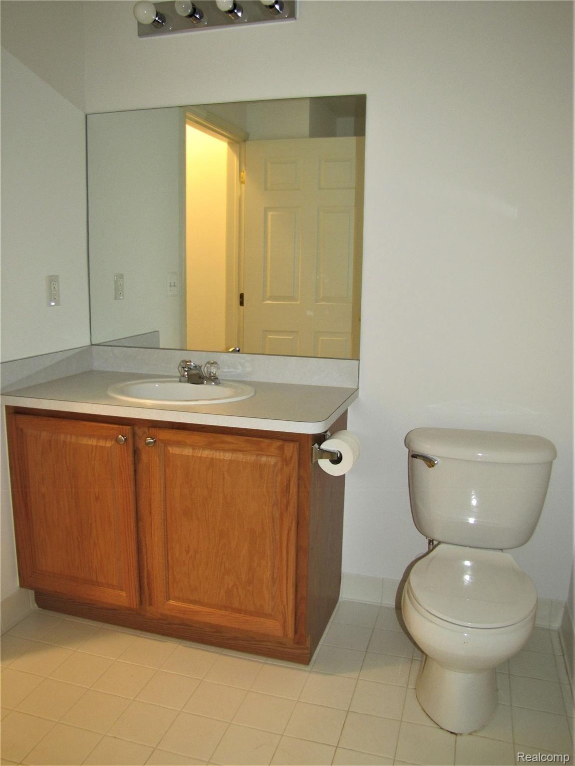 11852 Farmington Road Livonia, MI 48150 - Photo 15 of 25 Farmington 2nd bathroom.JPG
