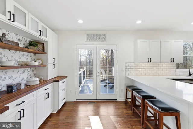 $749,000 | 4460 Scotts Road, Marshall, VA 20115