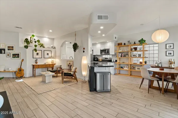$635,000 | 7240 North Dreamy Draw Drive, Unit 102, Phoenix, AZ 85020