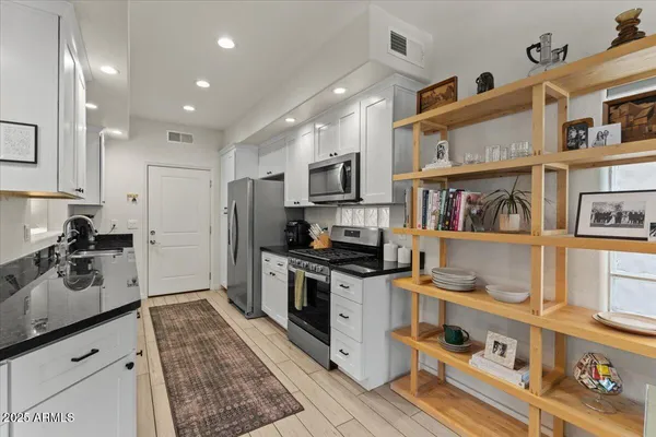 $635,000 | 7240 North Dreamy Draw Drive, Unit 102, Phoenix, AZ 85020