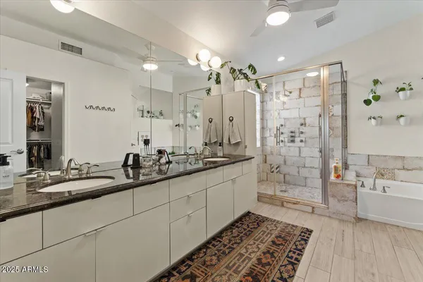 $635,000 | 7240 North Dreamy Draw Drive, Unit 102, Phoenix, AZ 85020