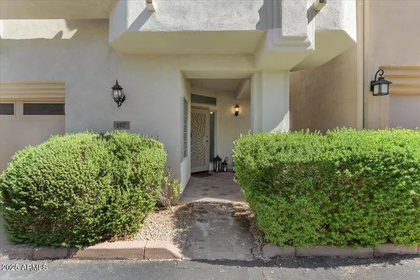 $635,000 | 7240 North Dreamy Draw Drive, Unit 102, Phoenix, AZ 85020