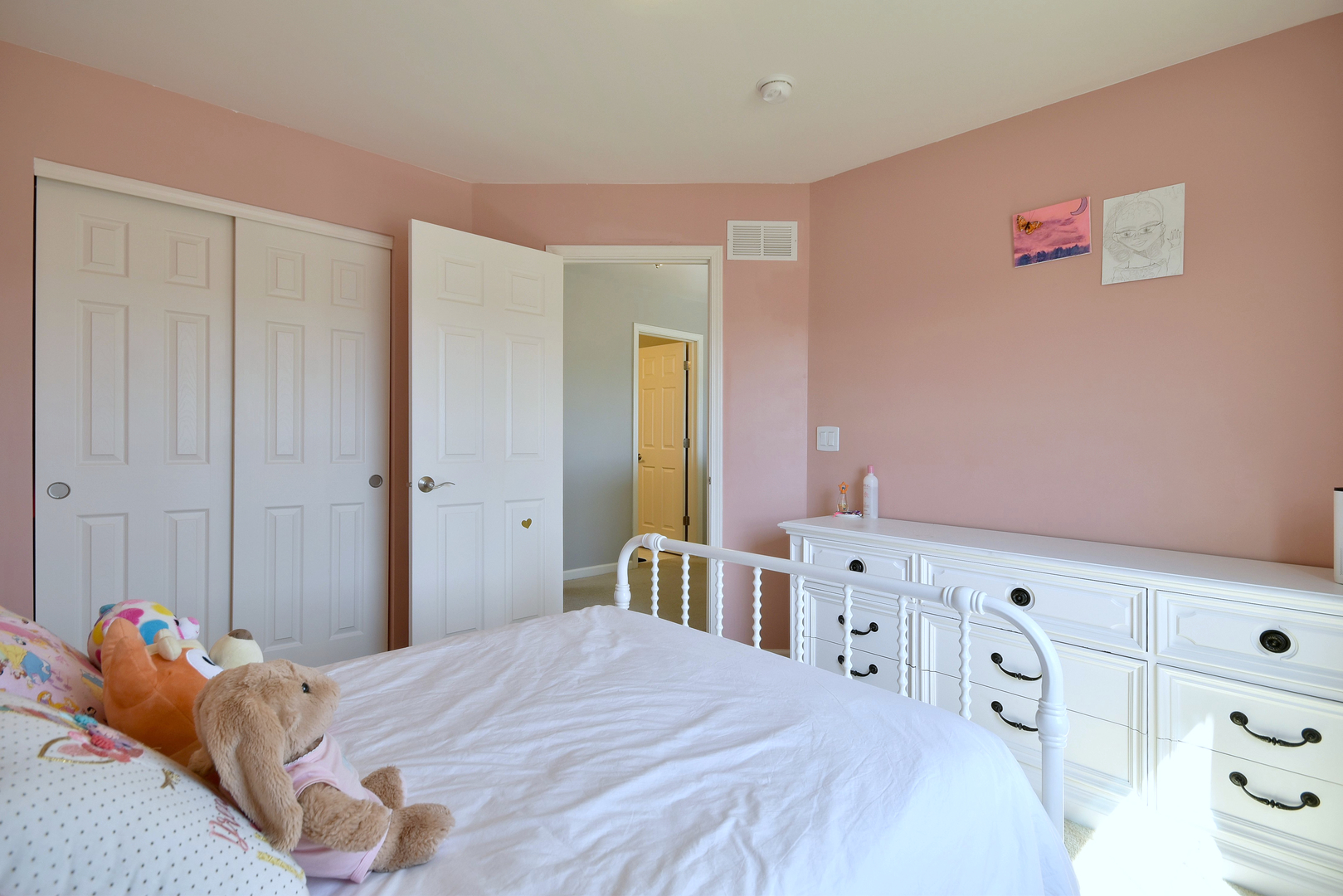 168 Reston Lane Gilberts, IL 60136 - Photo 27 of 43 a bedroom with a bed and a closet