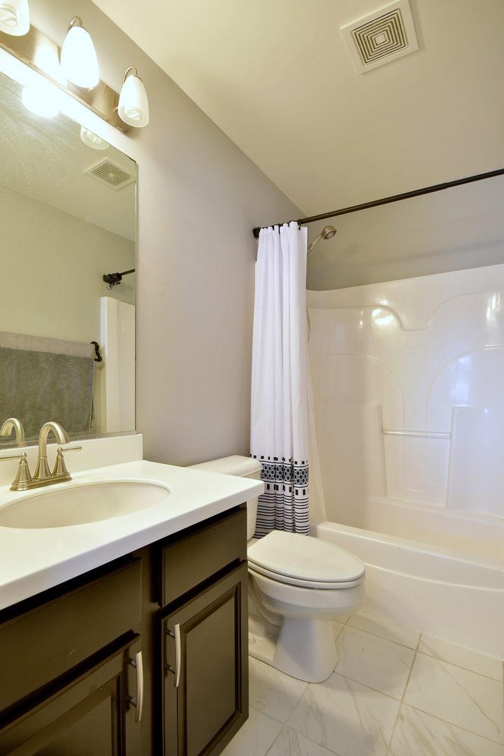 168 Reston Lane Gilberts, IL 60136 - Photo 30 of 43 a bathroom with a sink a toilet and shower