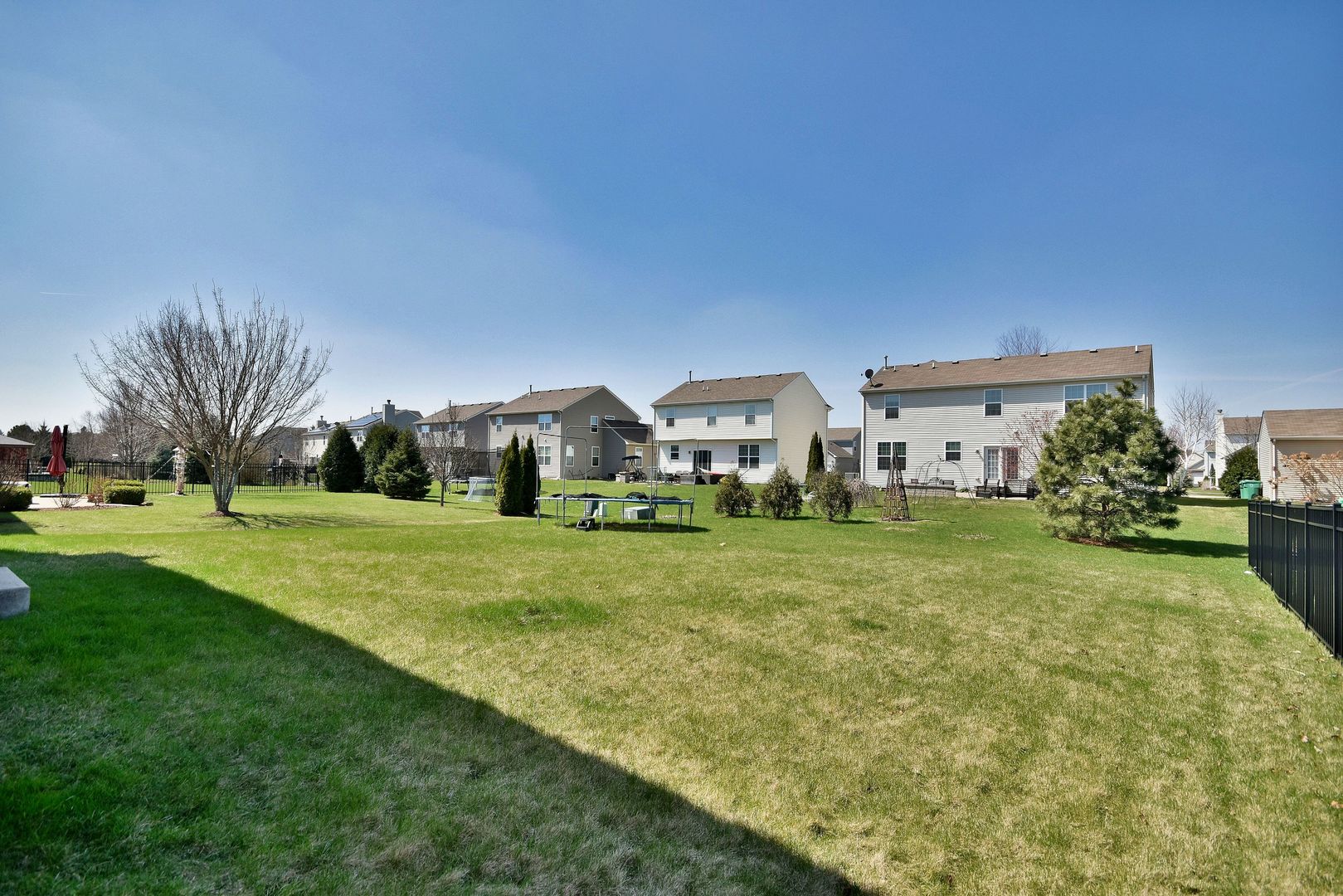 168 Reston Lane Gilberts, IL 60136 - Photo 41 of 43 a front view of house with yard
