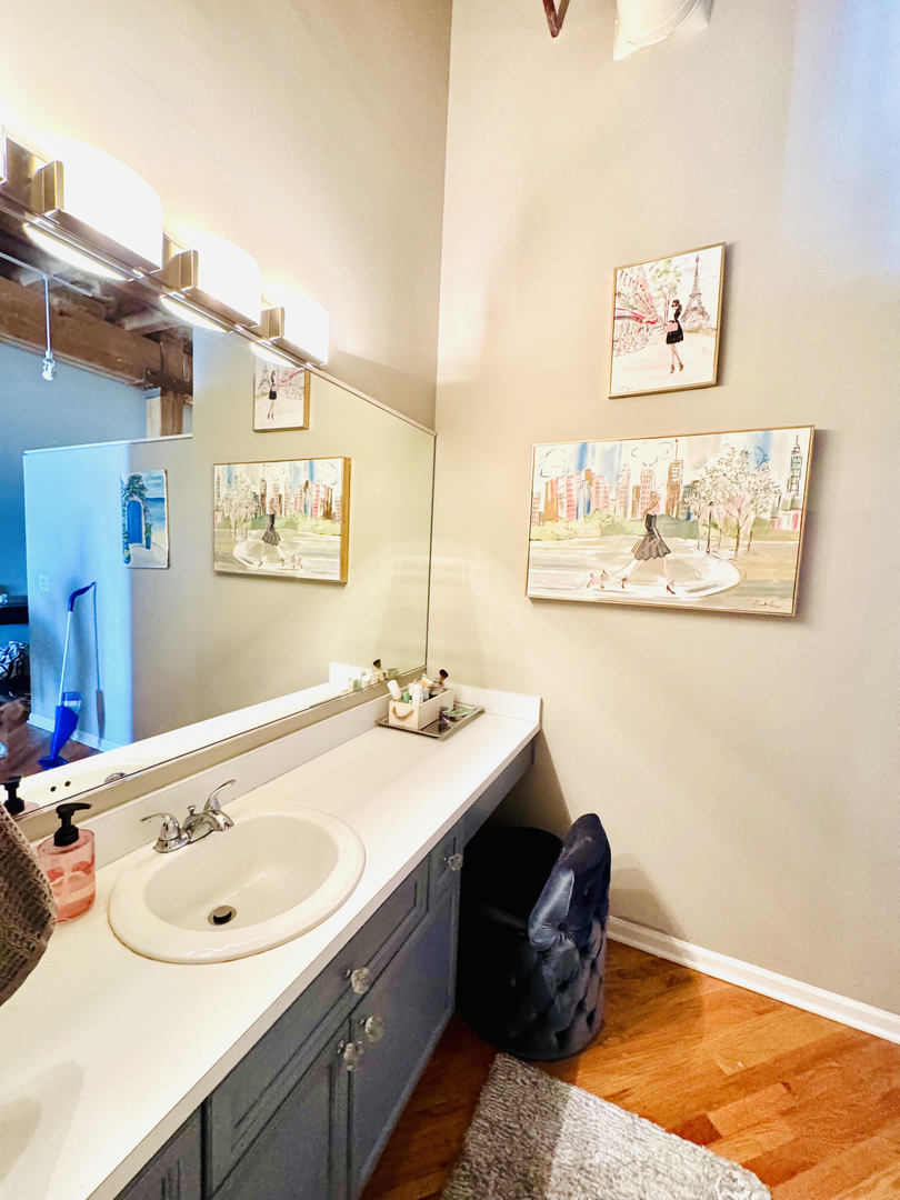 1733 West Irving Park Road, Unit 304 Chicago, IL 60613 - Photo 11 of 13 Gallery Image 11