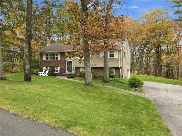 $899,000 | 17 Rolling Lane, Medfield, MA 02052