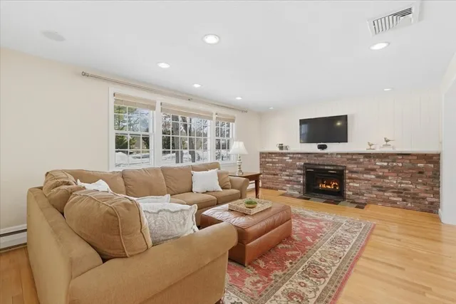 $899,000 | 17 Rolling Lane, Medfield, MA 02052