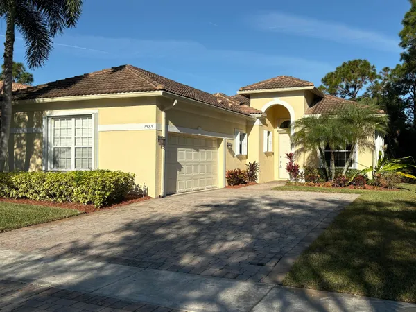 $595,999 | 2585 Southeast Stonebriar Way, Stuart, FL 34997
