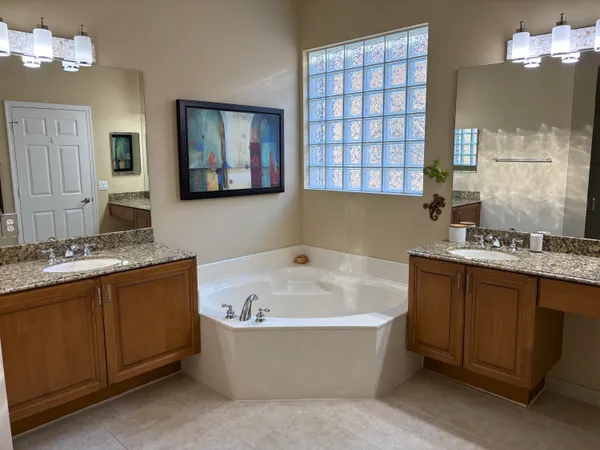 $595,999 | 2585 Southeast Stonebriar Way, Stuart, FL 34997