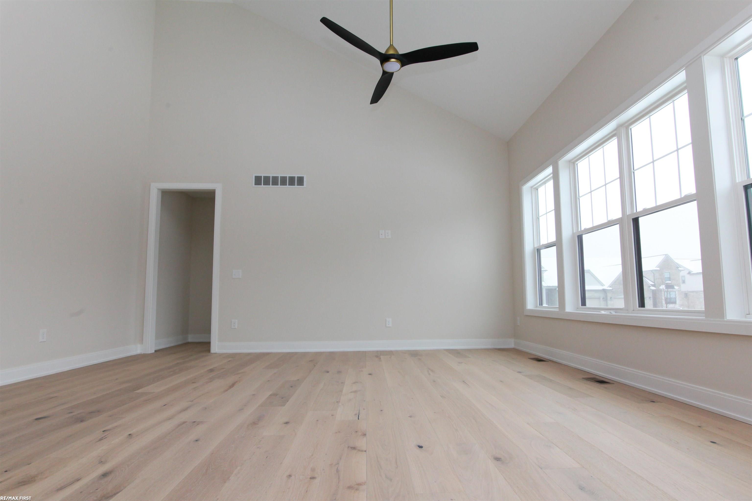 3072 Claret Lane Rochester, MI 48309 - Photo 20 of 45 50132709-756e8ee1-93cc-44fa-a95f-744becaa47ca.JPG