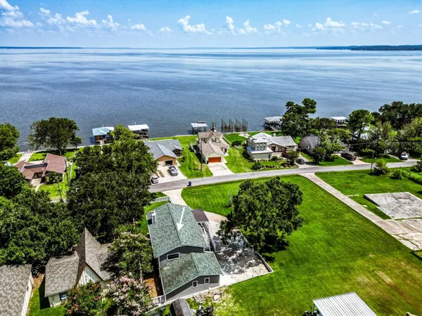 $300,000 | 180 West Lake Drive, Point Blank, TX 77364