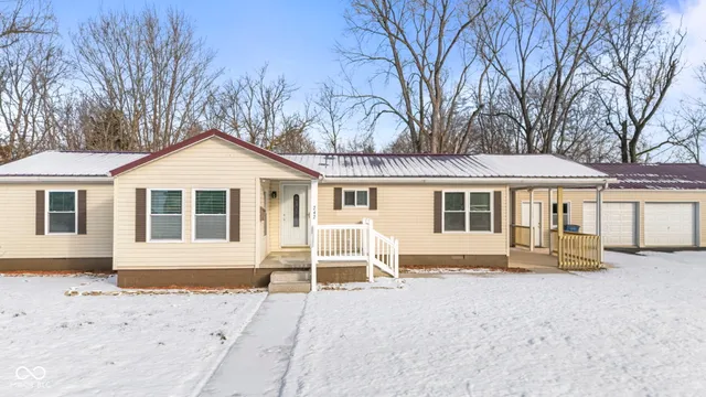 $207,000 | 242 Blunt Avenue, Austin, IN 47102
