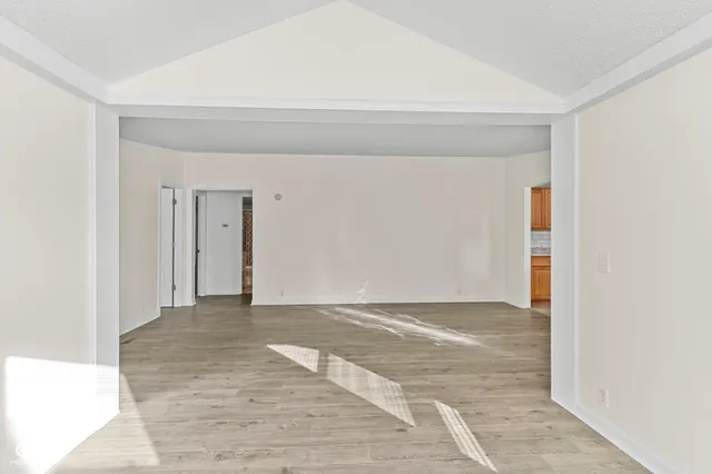 $207,000 | 242 Blunt Avenue, Austin, IN 47102