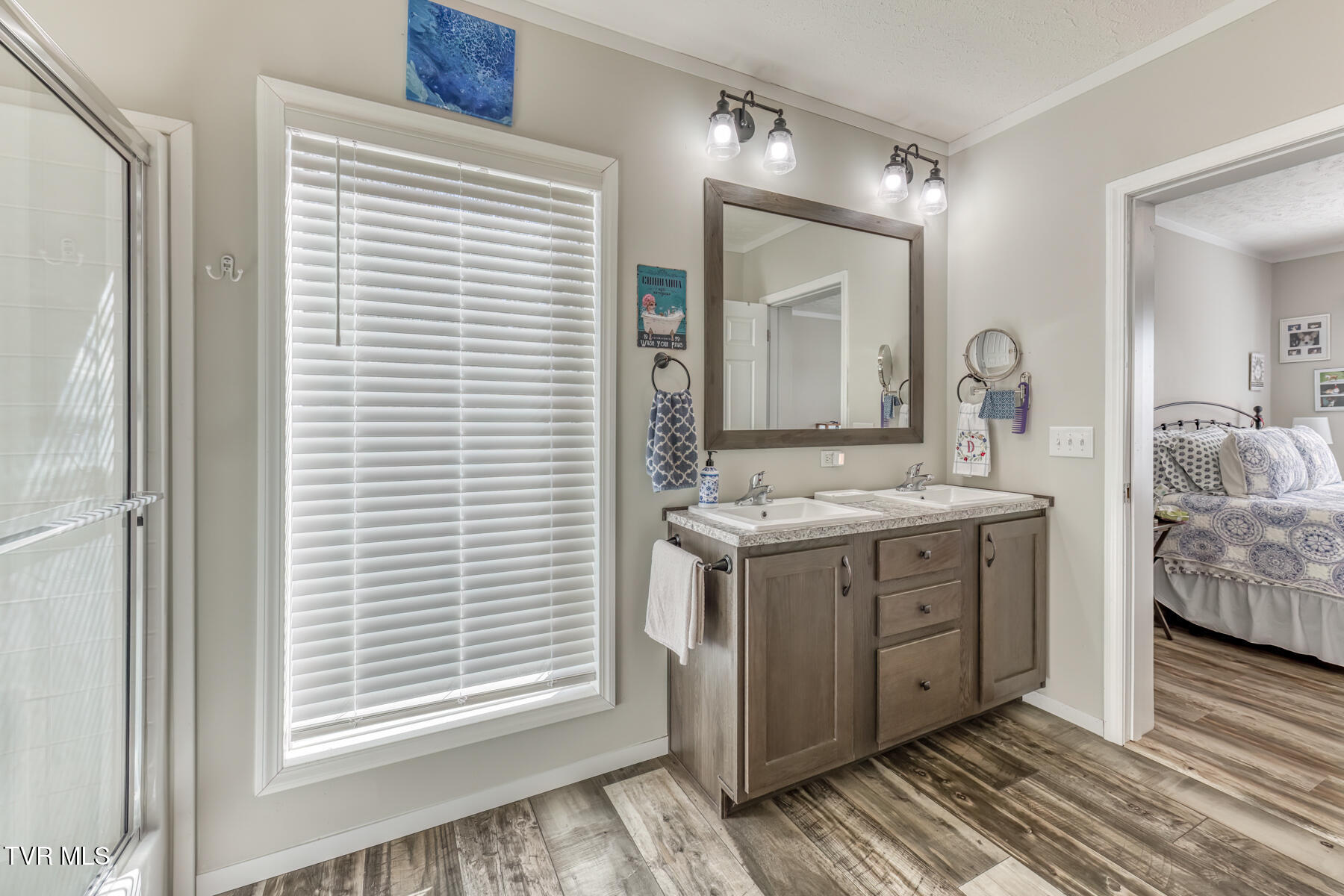 292 Clark Road Bristol, TN 37620 - Photo 19 of 42 En-Suite bath-2