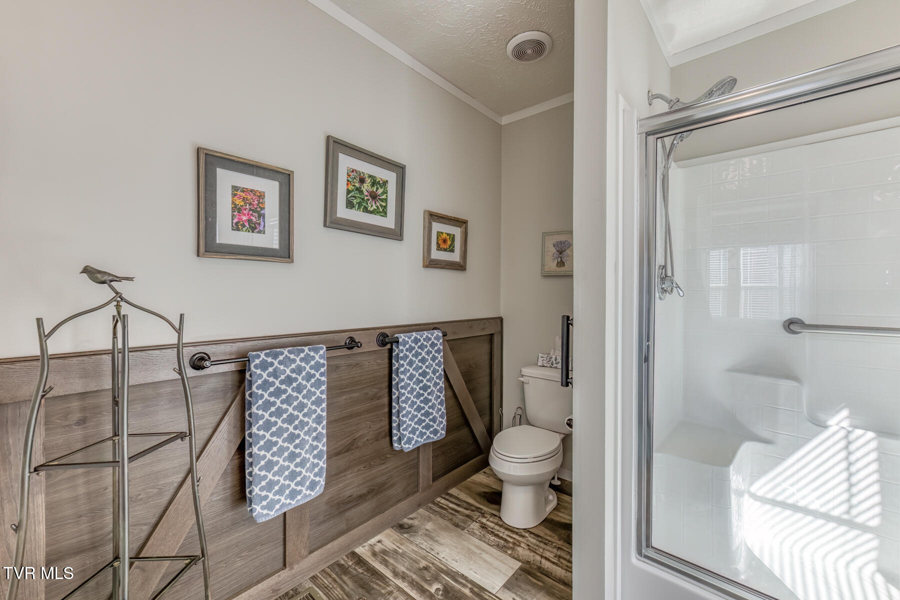 292 Clark Road Bristol, TN 37620 - Photo 20 of 42 Primary bathroom