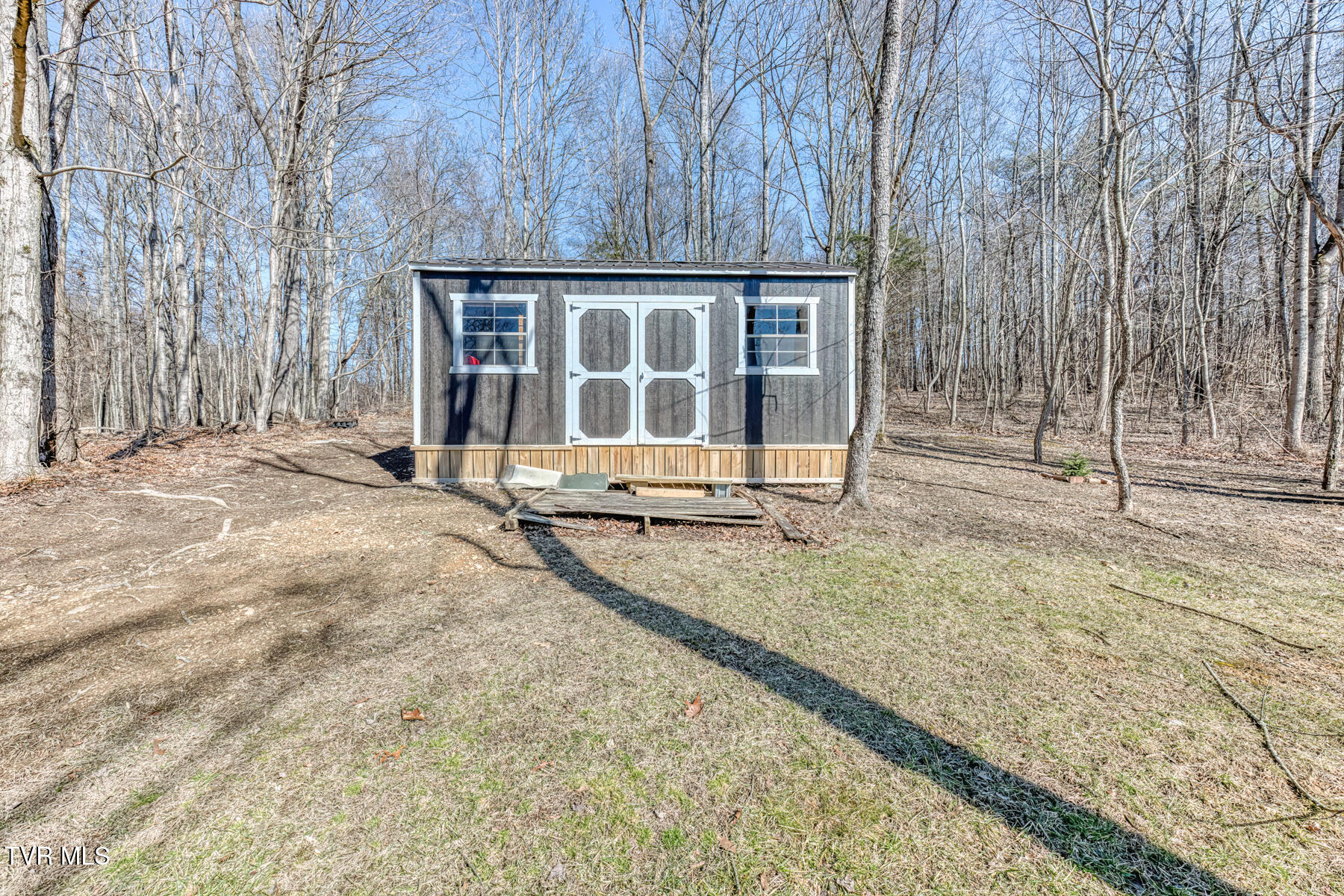 292 Clark Road Bristol, TN 37620 - Photo 34 of 42 Shed in back 2
