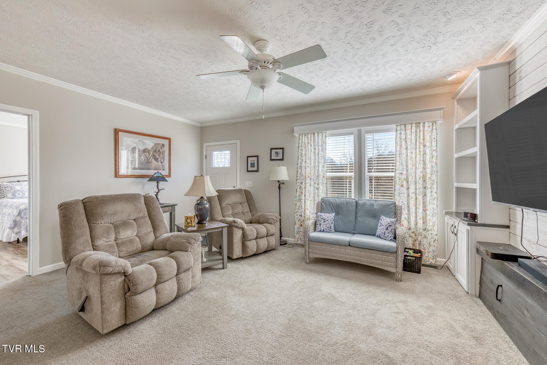 292 Clark Road Bristol, TN 37620 - Photo 7 of 42 Living rm 3