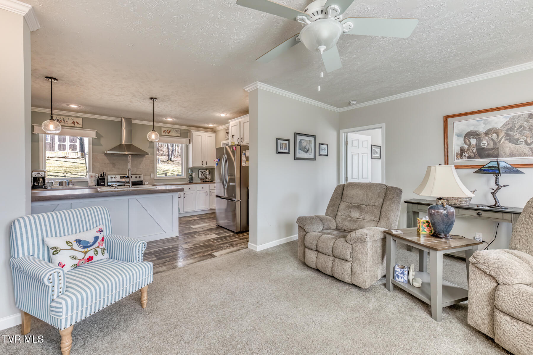 292 Clark Road Bristol, TN 37620 - Photo 8 of 42 Living rm 4