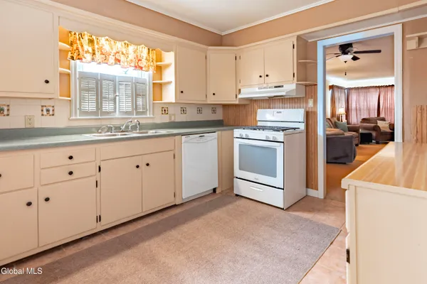 $230,000 | 66 New Turnpike Road, Troy, NY 12182