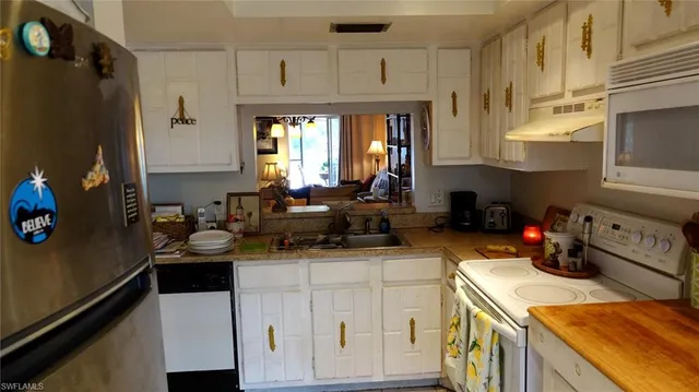 $259,900 | 5579 Rattlesnake Hammock Road, Unit B9, Naples, FL 34113