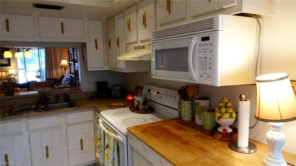 5579 Rattlesnake Hammock Road, Unit B9 Naples, FL 34113 - Photo 6 of 9