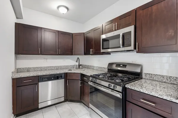 $1,288 | 1608 West Sherwin Avenue, Unit 409, Chicago, IL 60626