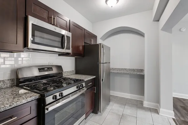 $1,288 | 1608 West Sherwin Avenue, Unit 409, Chicago, IL 60626